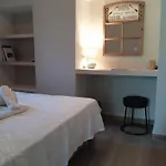 Angelouda's House - Traditional Stone 2 Bedroom In Center