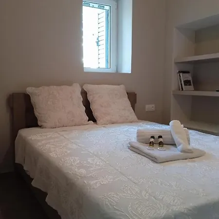 Angelouda's House - Traditional Stone 2 Bedroom In Center Tatil Evi *