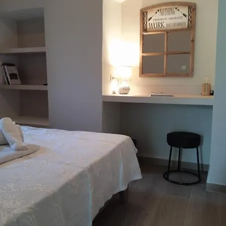 Angelouda's House - Traditional Stone 2 Bedroom In Center