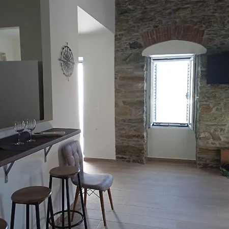 Angelouda's House - Traditional Stone 2 Bedroom In Center Tatil Evi *