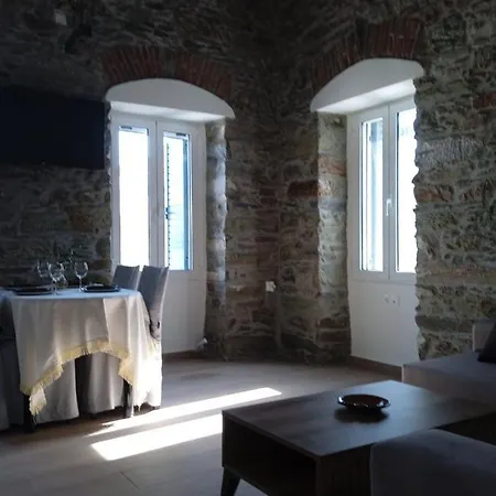Angelouda's House - Traditional Stone 2 Bedroom In Center