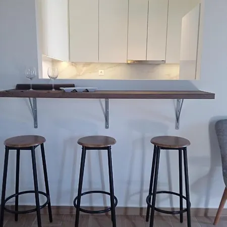 בית נופש Angelouda's House - 2br - 2 υπνοδωμάτια, Center *