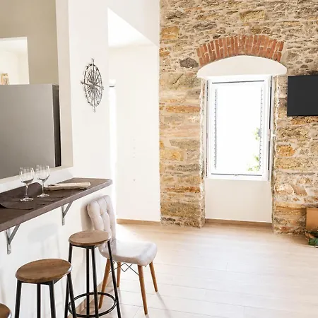Angelouda's House - Traditional Stone 2 Bedroom In Center Ferienhaus *