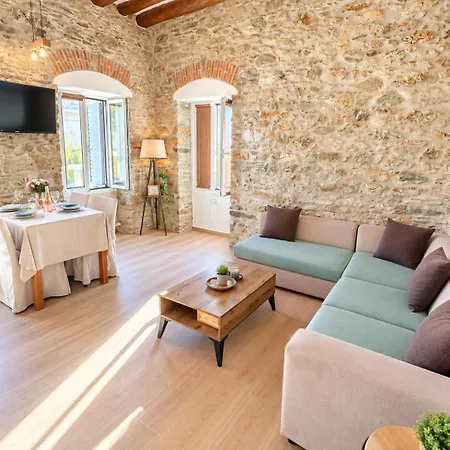 Ferienhaus Angelouda's House - Traditional Stone 2 Bedroom In Center *